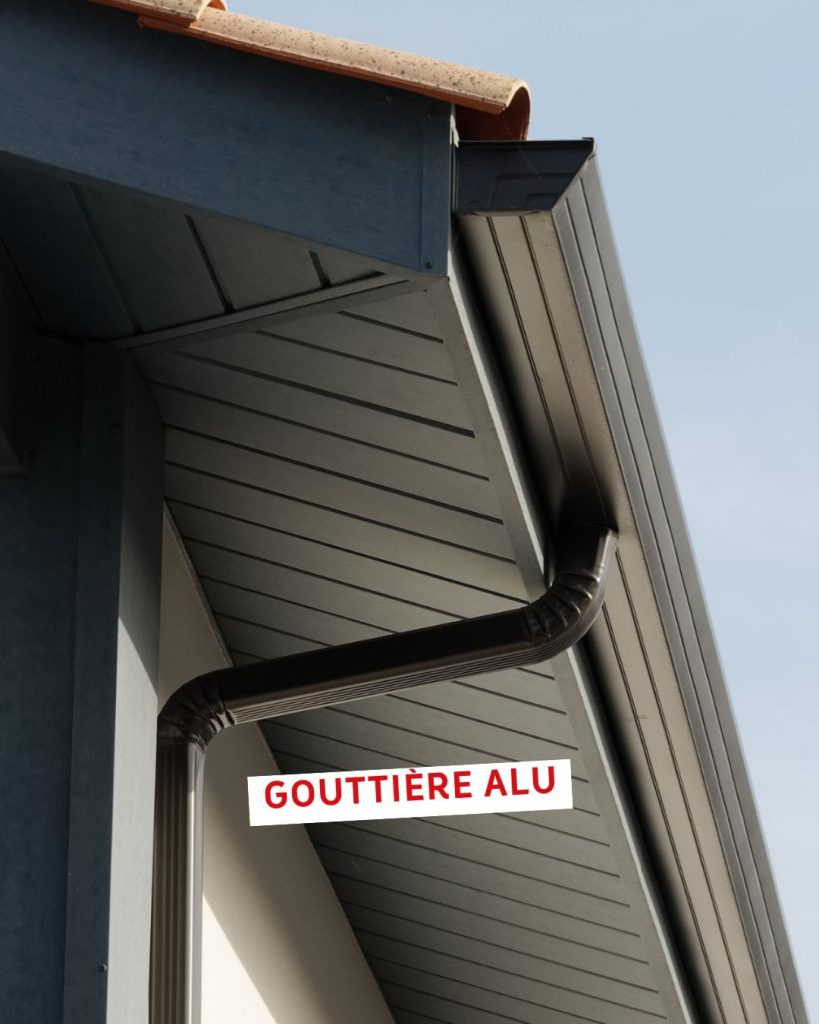 Gouttière aluminium moderne : une alternative fiable au PVC et au zinc, alliant durabilité, esthétique et facilité de pose.