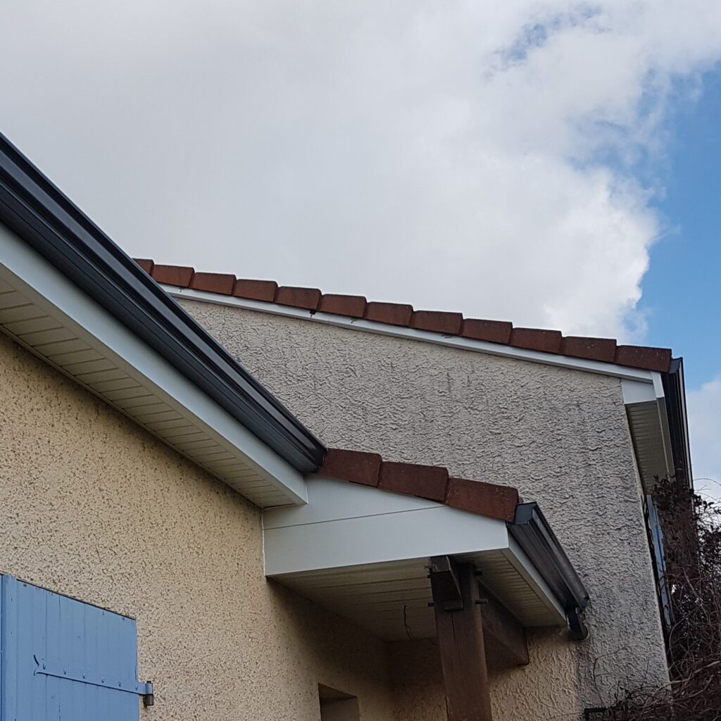 Rénovation de maison individuelle : avant-après sous face – Niort (79)