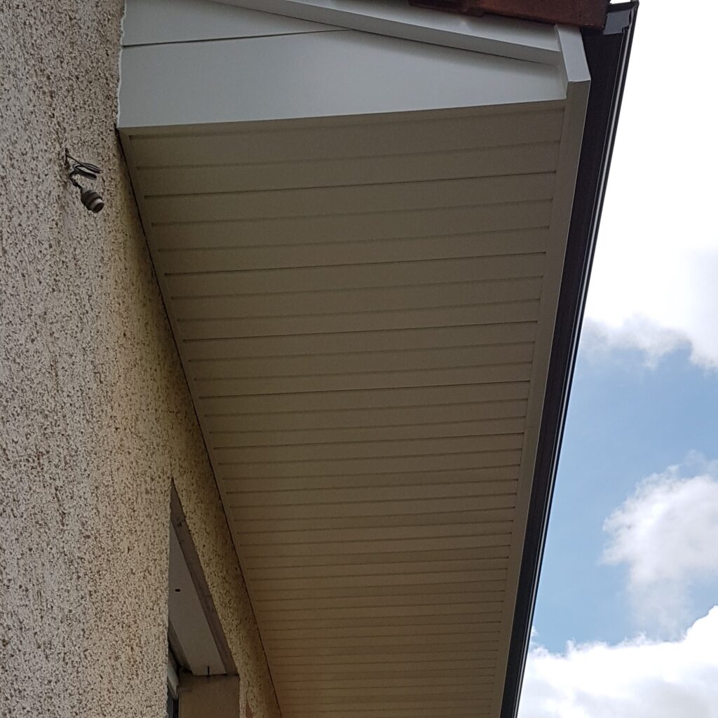 Rénovation de maison individuelle : avant-après sous face – Niort (79)