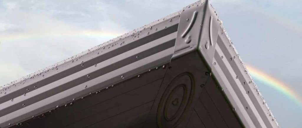 Gros plan sur le profil de la gouttière aluminium ALVORA et ses angles signature
